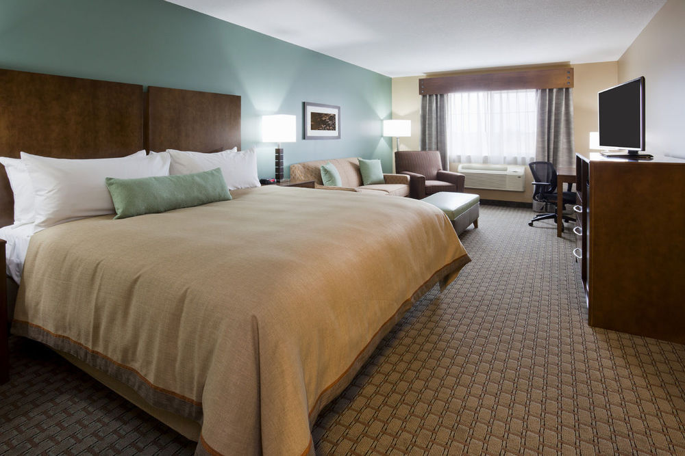 Gateway Park Hotel And Suites - Tea Sioux Falls Room photo